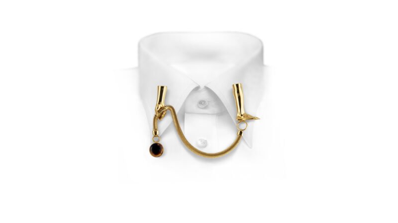 Articulated Breach collar pin in gold plated finish, sculptural chain-linked collar object, Milius Collection Act IV Accumulation