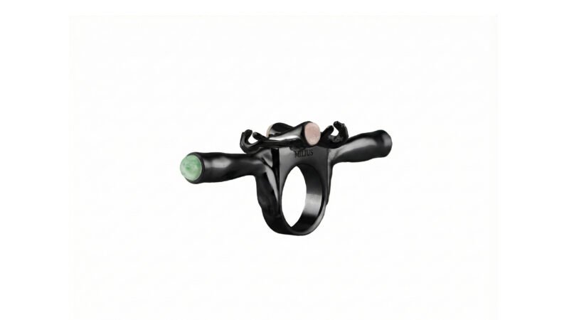 MILIUS Concentration ring in shiny black varnish with green semi-precious stone, sculptural jewellery form.
