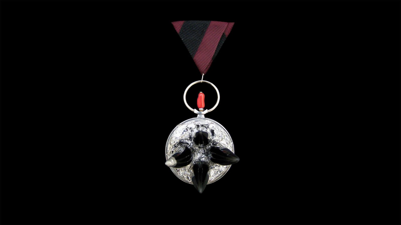 Temporal mark pin with applied arts detail